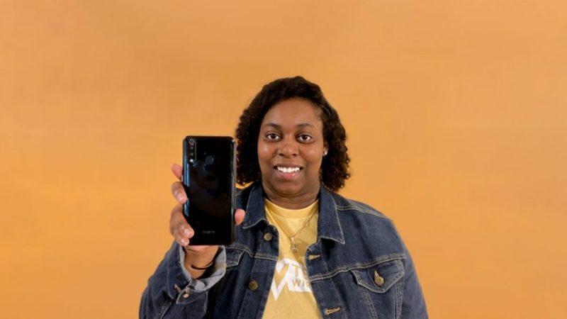 25 Yaşındaki Girişimci, Kendi Akıllı Telefon Markasını Kuran İlk Afro-Amerikan Kadın Oldu