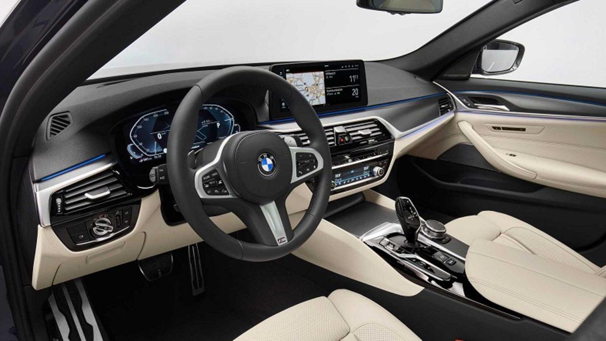 2021 BMW 5 Serisi, Yenilenen Tasarımı ve Hibrit Seçenekleriyle Tanıtıldı