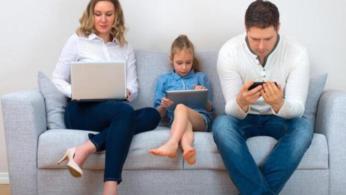 Türk Profesörden İnternet Bağımlılığı İçin Çözüm Önerisi: Bilgisayarlar Ortak Kullanılsın