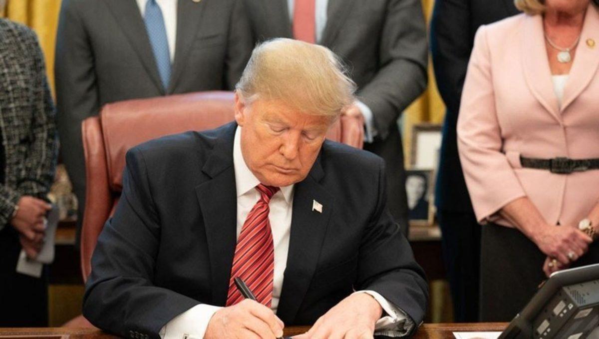 Trump, Twitter’ı Kapatmakla Tehdit Etmesinin Ardından Sosyal Medya Kararnamesini İmzaladı