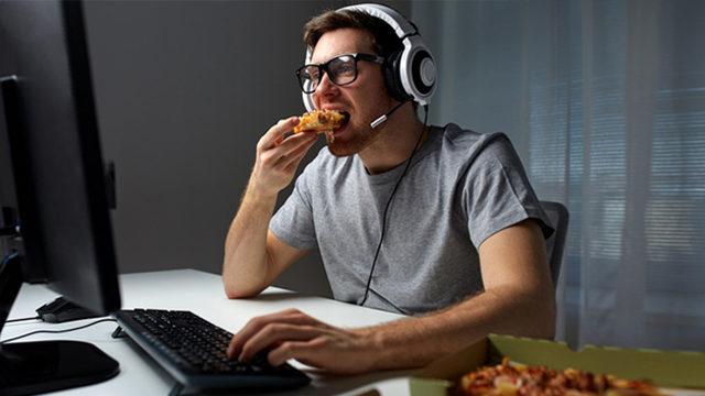Yeni Araştırma, Oyuncuların Oyun Oynarken Yemek Yemeyi Sevdiğini Gösteriyor