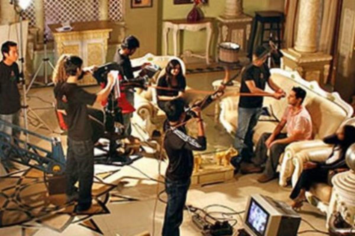 Sizin İçin Etraflıca Anlattık: Salgın Sinema ve Dizi Dünyasını Nasıl Etkiledi, İzleyicileri Neler Bekliyor?