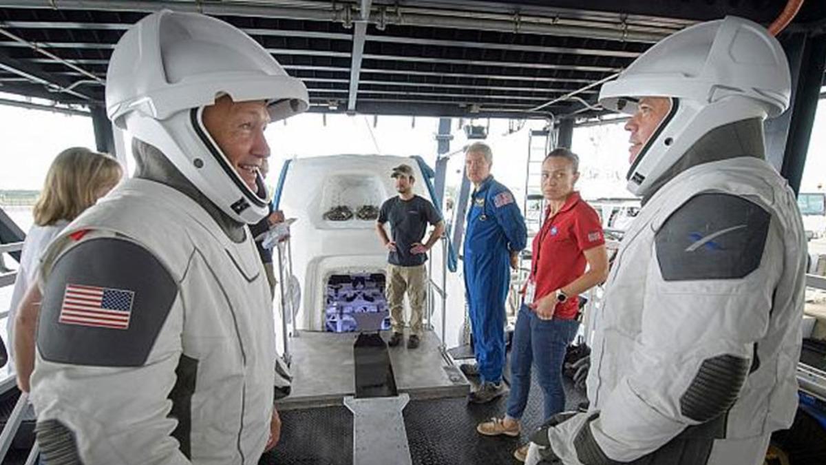 SpaceX Astronotları Fırlatılmadan Önce AC/DC’den Bir Parça Dinlemiş