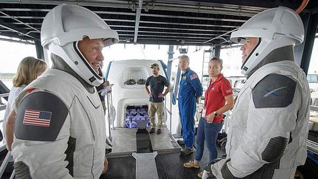 SpaceX Astronotları Fırlatılmadan Önce AC/DC’den Bir Parça Dinlemiş