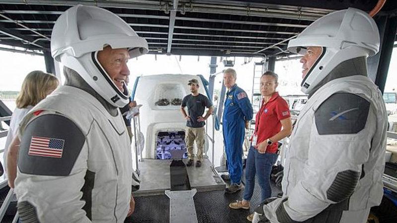 SpaceX Astronotları Fırlatılmadan Önce AC/DC’den Bir Parça Dinlemiş