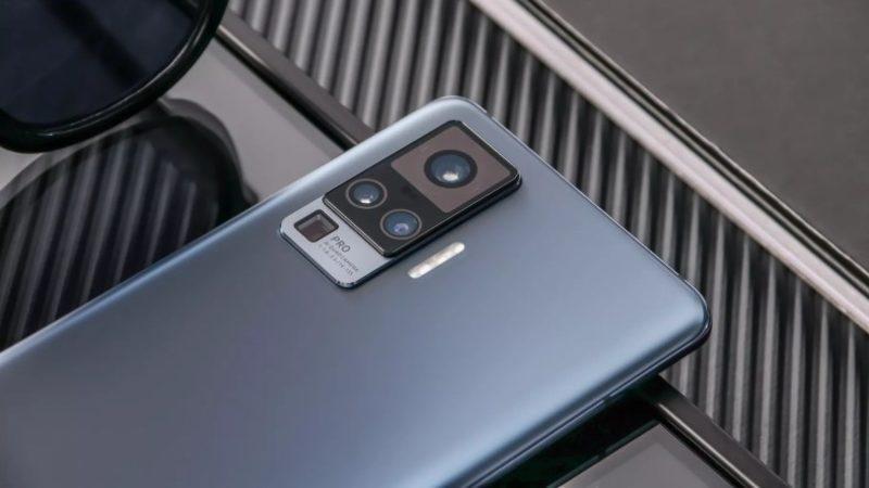 Buralar Karışır: Gimbal Tarzı Kameraya Sahip Olan Vivo X50 Serisi Tanıtıldı