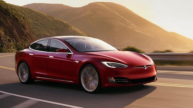 Tesla Model S, Gayriresmi Olarak Dünyanın En Hızlı Dört Kapılısı (Video)