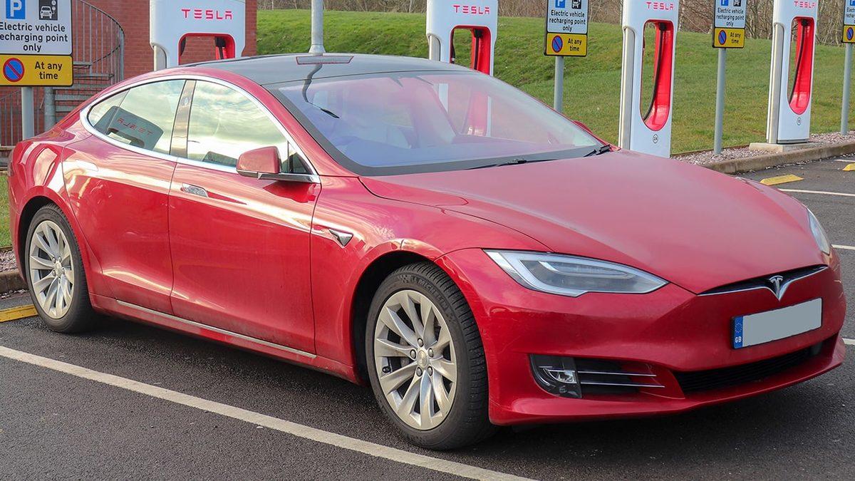 Tesla ‘En Güvenli Arabalar’ Listesinden Diskalifiye Edildi: İşte Sebebi