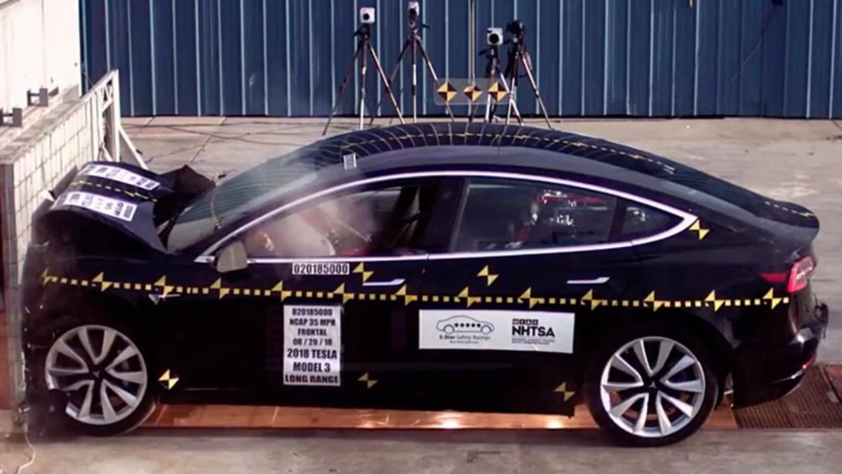 Tesla ‘En Güvenli Arabalar’ Listesinden Diskalifiye Edildi: İşte Sebebi