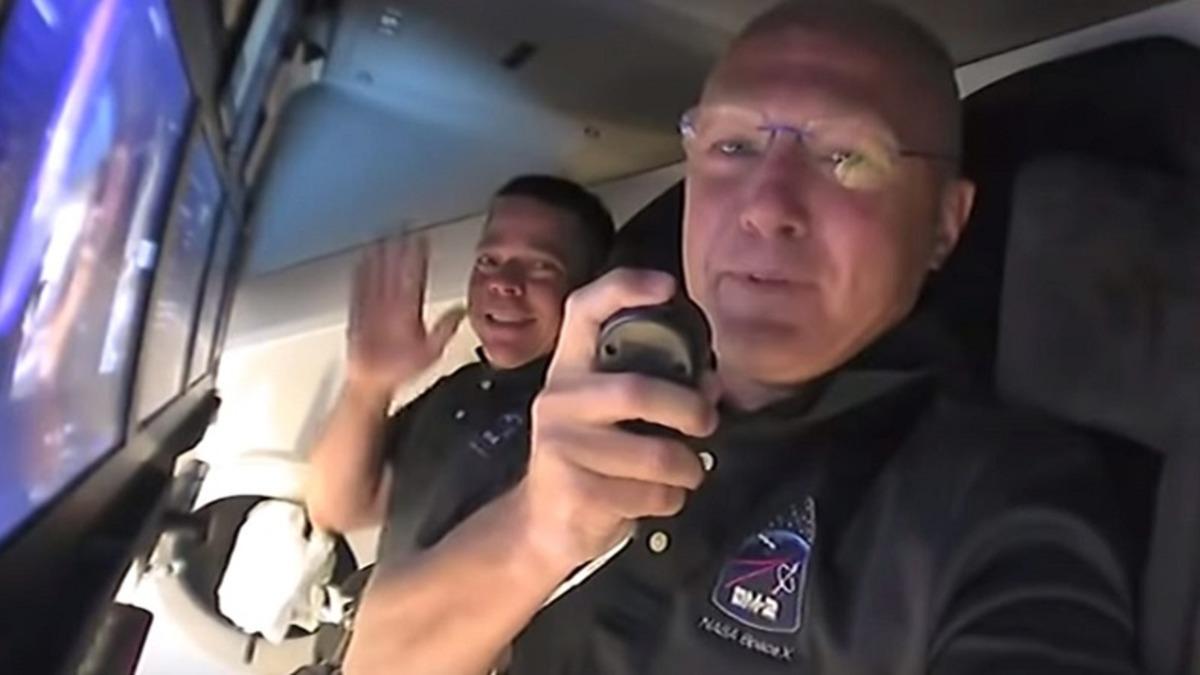 Astronotların SpaceX Crew Dragon Kapsülündeki 19 Saatte Kaydettikleri Vlog(!)