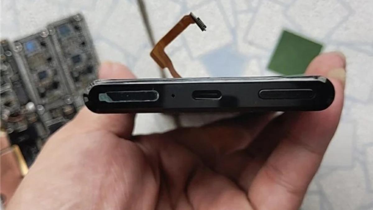 Xiaomi Mi Mix Alpha’nın Parçalarına Ayrıldığı Fotoğraflar Paylaşıldı