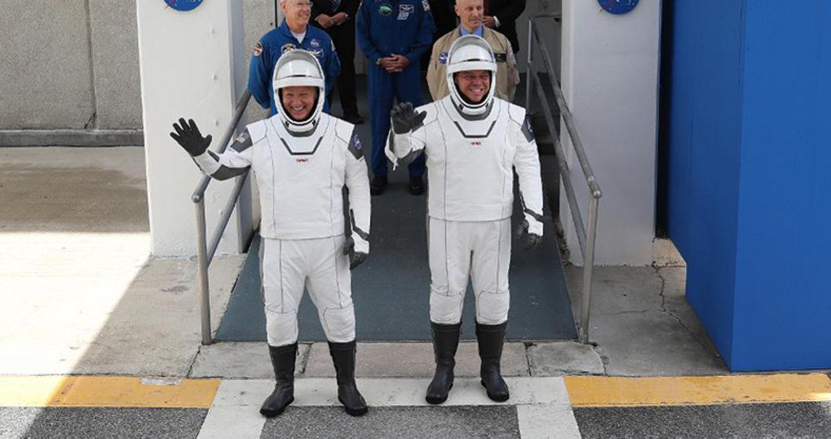 SpaceX’in Astronot Kıyafetlerini, Batman ve Wolverine Kostümlerini Oluşturan Sanatçı Tasarladı