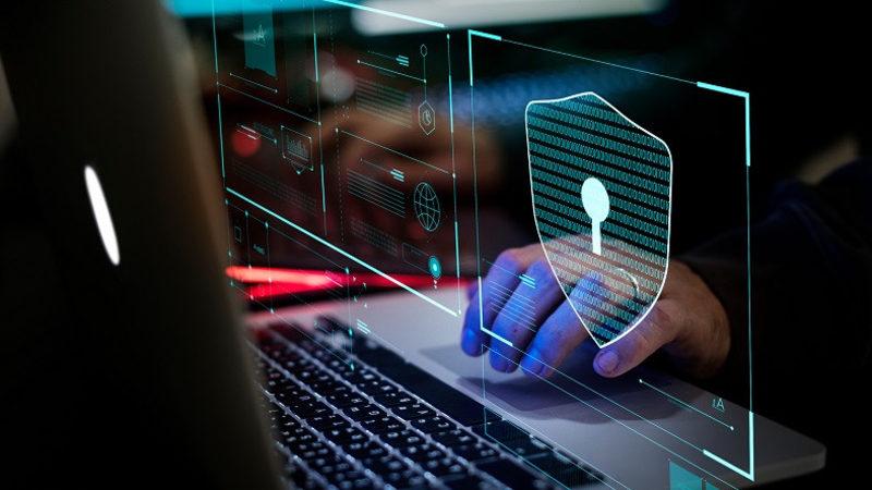 Apple’ın Yazılımına Sızıp Çalışanların Bilgilerini Çalan Hacker Para Cezasına Çarptırıldı
