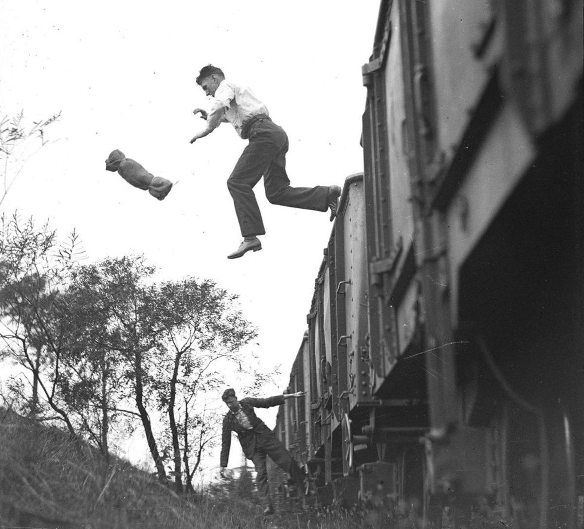 Hareket Eden Bir Trenden Atlayıp Sapasağlam Kalmanın Bilimsel Yolu