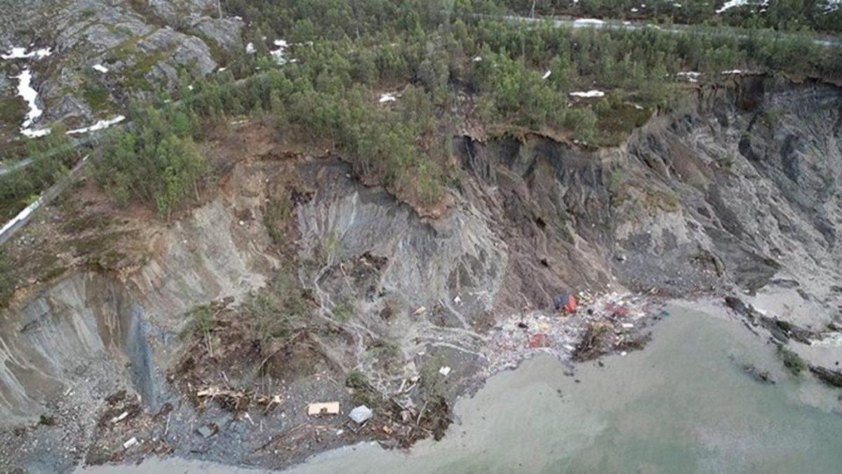 Üzerindeki Sekiz Evin Denize Sürüklendiği, Norveç’teki Devasa Toprak Kayması