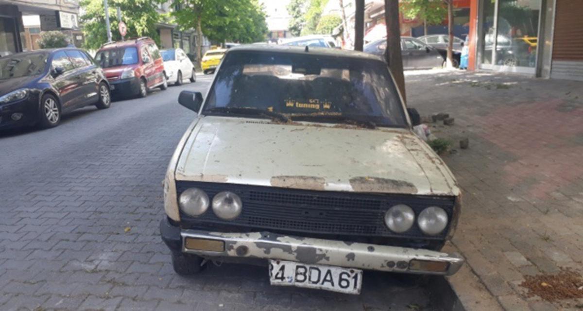İstanbul’da 4 Yıldır Aynı Yerde Park Halinde Duran Araç, Küçük Çaplı Bir Krize Neden Oldu