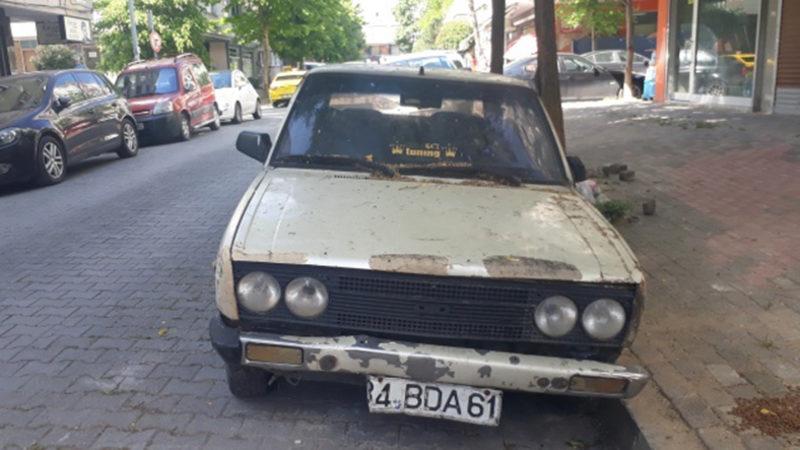 İstanbul’da 4 Yıldır Aynı Yerde Park Halinde Duran Araç, Küçük Çaplı Bir Krize Neden Oldu