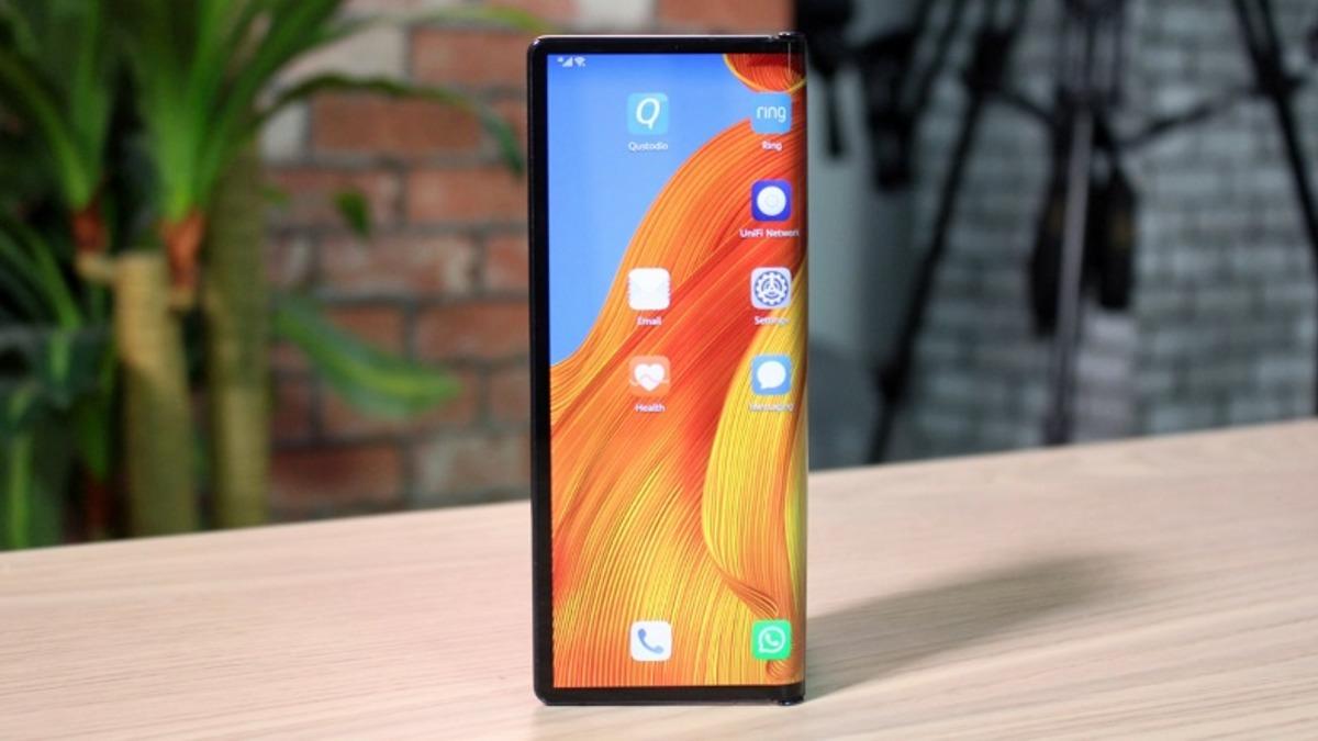 Xiaomi, Huawei Mate X Benzeri Bir Katlanabilir Akıllı Telefon Patenti Aldı