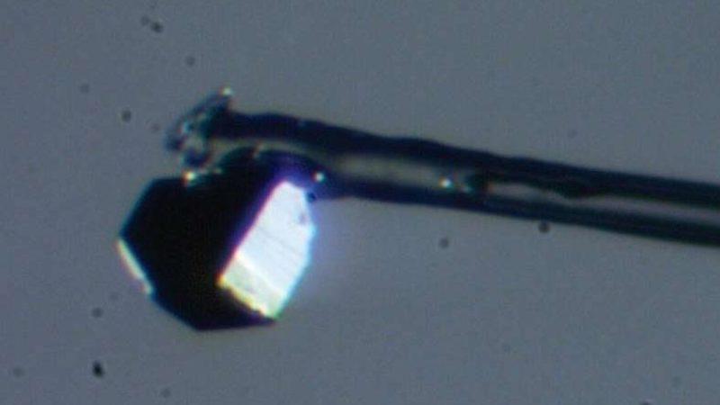 Bir Öğrenci, Elmas İncelerken Yeni Bir Mineral Keşfetti