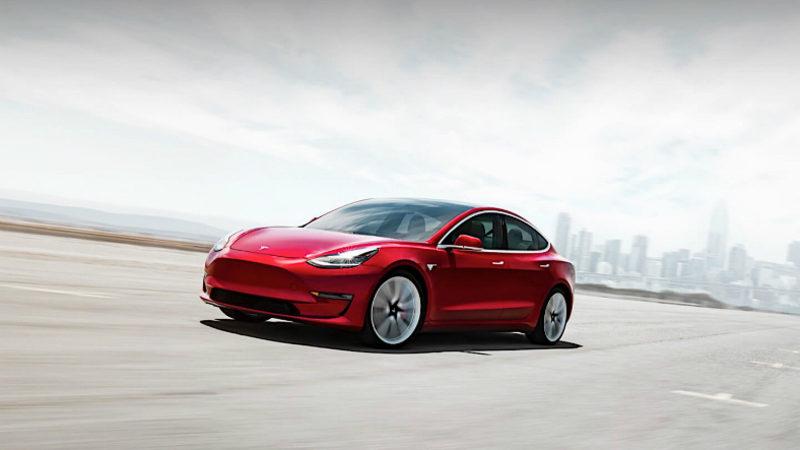 Tesla Model 3 Kullanıcıları, Araçların Dayanıksız Boyası Nedeniyle Tesla’ya Dava Açtı
