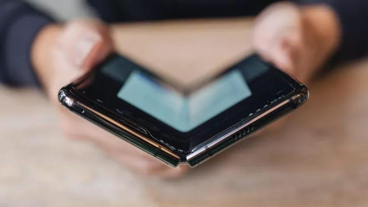 Yeni Samsung Galaxy Fold Dayanıklılık Testine Girdi (Video)