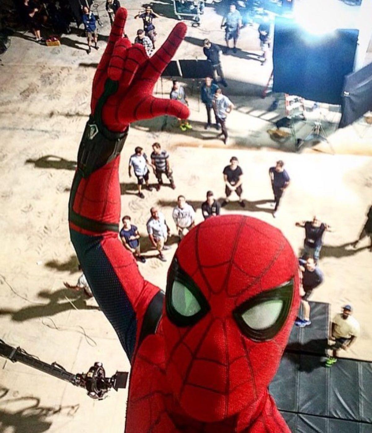 Hollywood Film ve Dizi Setlerinde Neler Olduğunu Gösteren 18 Fotoğraf