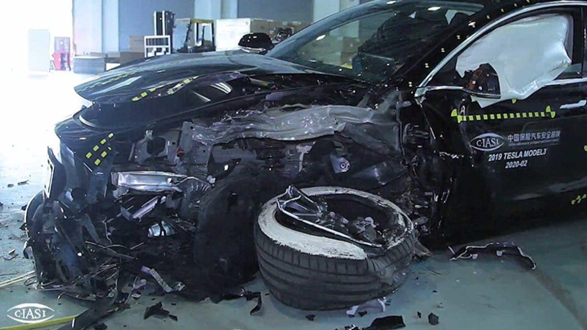 Çin Malı Tesla Model 3, Ön ve Yan Çarpışma Testlerine Girdi (Video)