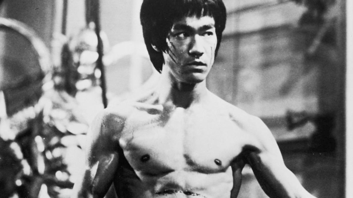 Bruce Lee’nin İkonik ‘1 Inch Punch’ Hareketinin Ardında Yatan Bilimsel Gerçek