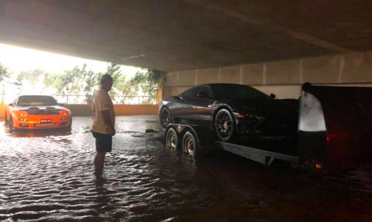Tanımadığı Birinin Arabasını Sel Baskınından Kurtaran Adam, Sosyal Medyanın Kahramanı Oldu
