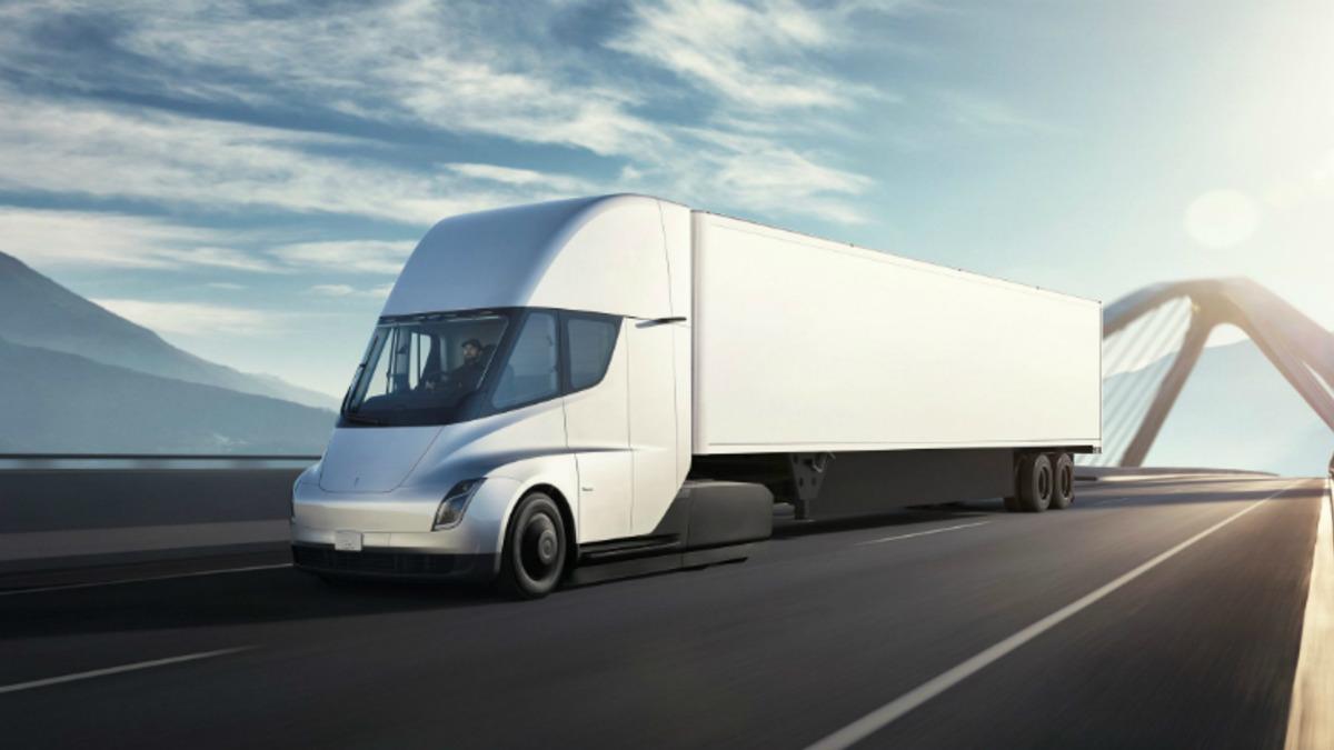 Elon Musk: Tesla Semi Elektrikli Kamyonun Seri Üretim Zamanı Geldi