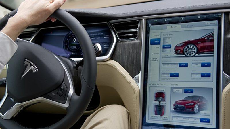 Bir Adam, Tesla’nın Performans Yükseltmelerini Tesla’dan Ucuza Satmaya Başladı