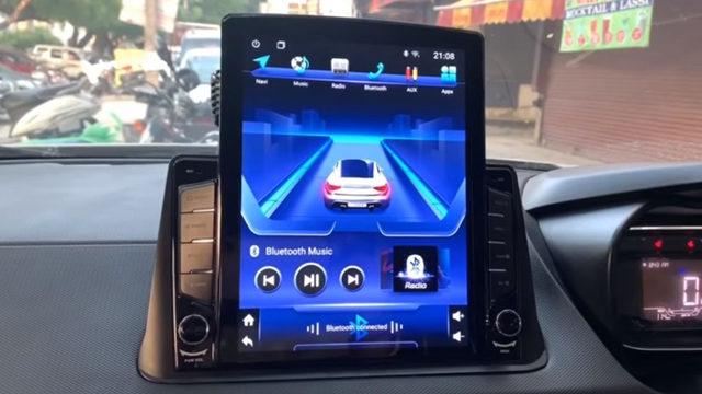 Bir Tata Satıcısı, Aracı Daha İlgi Çekici Kılmak İçin Tesla’nın Multimedya Ekranını Ekledi (Video)