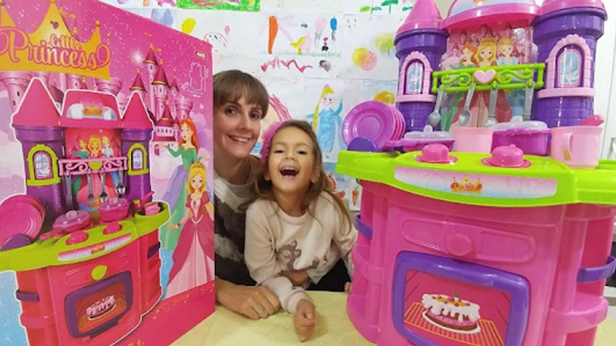 Bir Tanesi Hariç Türkiye’deki Tüm YouTuberları Sollayan Tuhaf Kanal: Prenses Elif