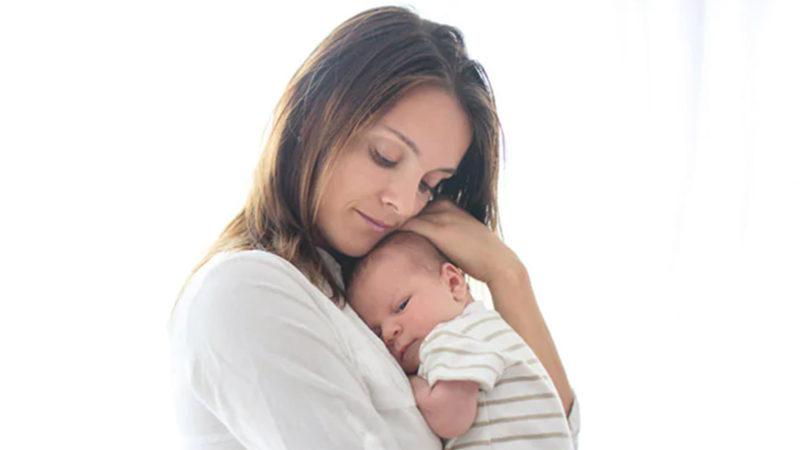 Bebekler İçin Mükemmel Sarılmanın Nasıl Olması Gerektiği, Bilimsel Olarak Açıklandı