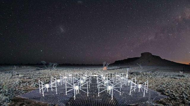 Bilim İnsanları, Evrenin ‘Karanlık Çağını’ Aydınlatacak 13 Milyar Yıllık Sinyali Arıyor