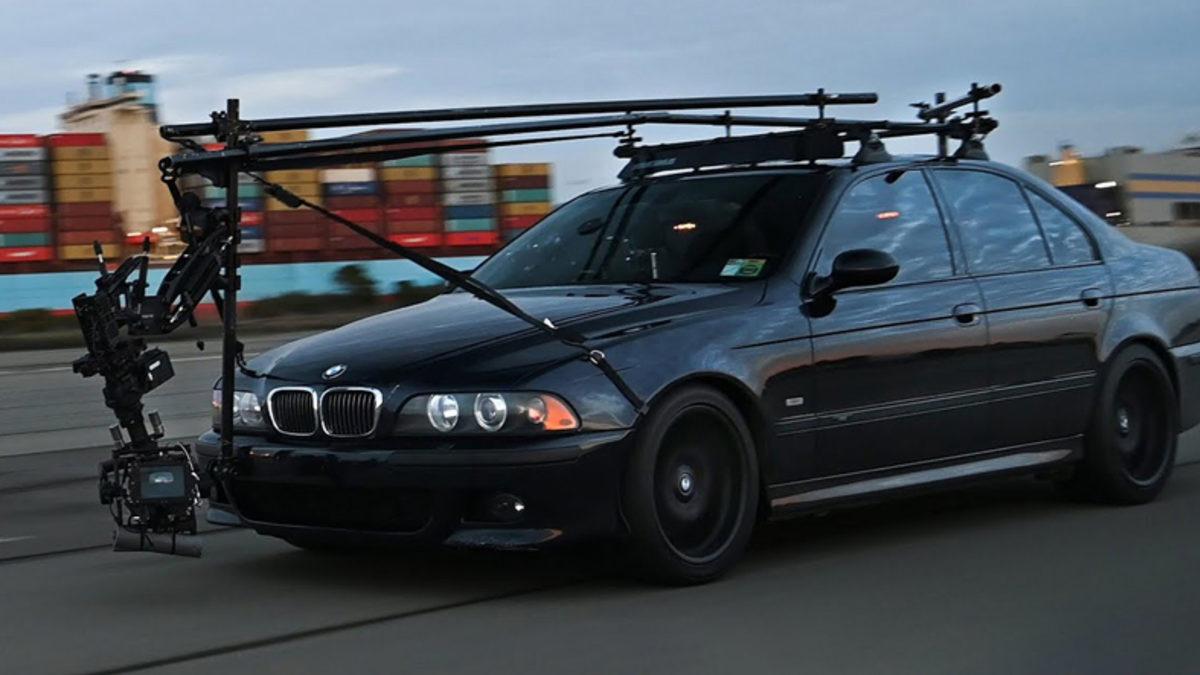 Eski Bir BMW M5, Saate 210 Kilometre Hızda Çekim Yapabilen Bir Kamera Arabasına Dönüştürüldü