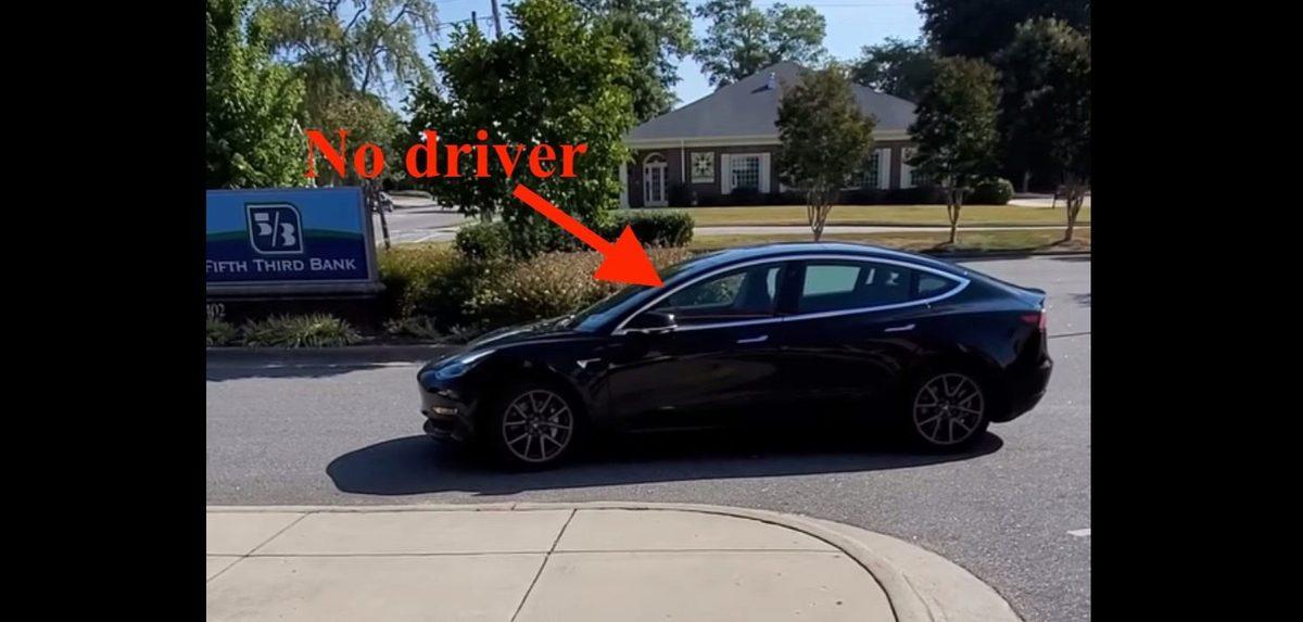 Tesla Araçlarına Netflix, YouTube Gibi Platformlar Geliyor