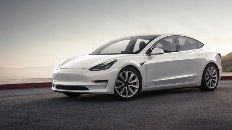 Tesla Araçlarına Netflix, YouTube Gibi Platformlar Geliyor