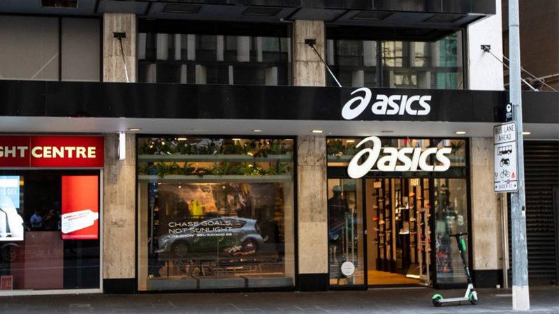 Ünlü Spor Markası Asics’in Reklam Panosunda 9 Saat Boyunca Porno Yayınlandı (Video)