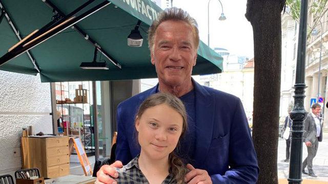 Arnold Schwarzenegger, İklim Aktivisti Greta Thunberg’e Tesla Model 3 Gönderdi