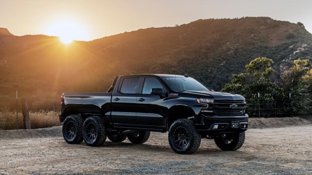 Chevrolet Silverado, Altı Tekerlekli 800 Beygirlik Bir Canavara Dönüştürüldü (Video)
