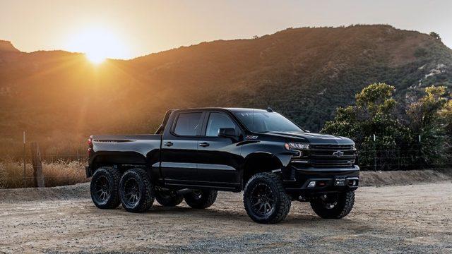 Chevrolet Silverado, Altı Tekerlekli 800 Beygirlik Bir Canavara Dönüştürüldü (Video)