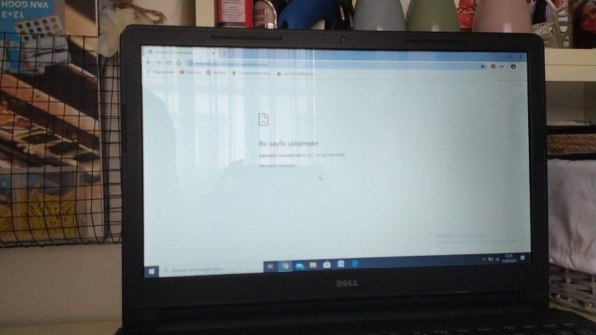 Kocaeli Üniversitesi’nin Online Sınav Sisteminin Çökmesine Sosyal Medyadan Gelen Tepkiler