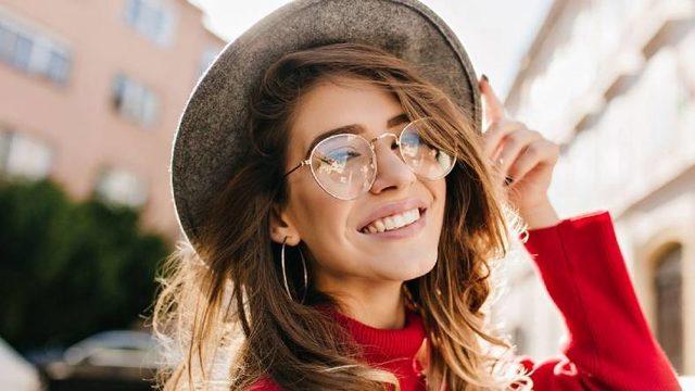 Evden Çalışırken Kıyafet Değiştirmenin İyi Hissettirdiğini Kanıtlayan 6 Neden