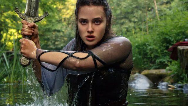 13 Reasons Why’ın Yıldızı Katherine Langford’lu Yeni Netflix Dizisi Cursed’dan İlk Fragman Geldi