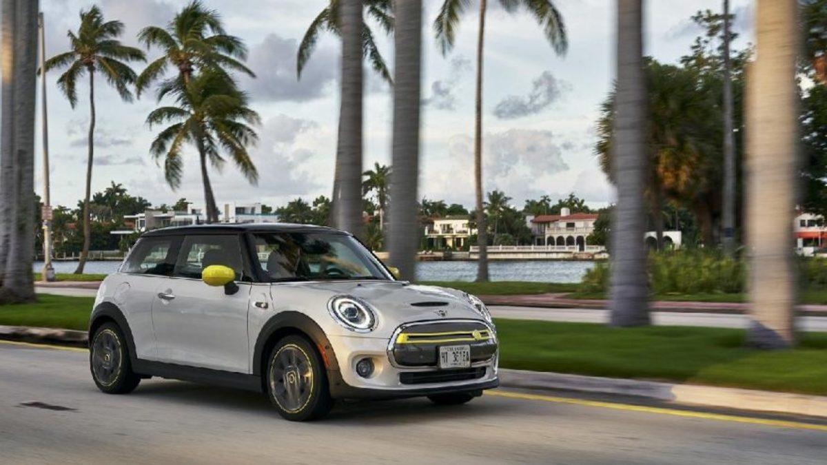 MINI’nin Tam Elektrikli Modeli Cooper SE, İlk Türk Sahibine Teslim Edildi