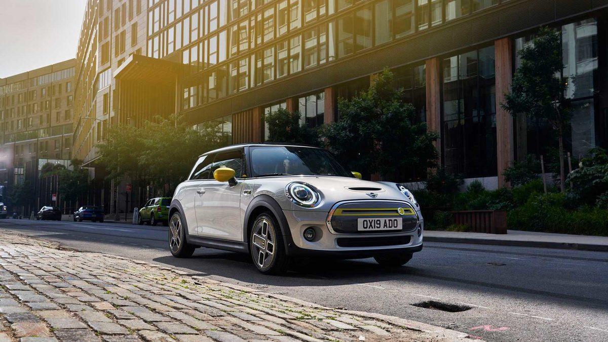 MINI’nin Tam Elektrikli Modeli Cooper SE, İlk Türk Sahibine Teslim Edildi