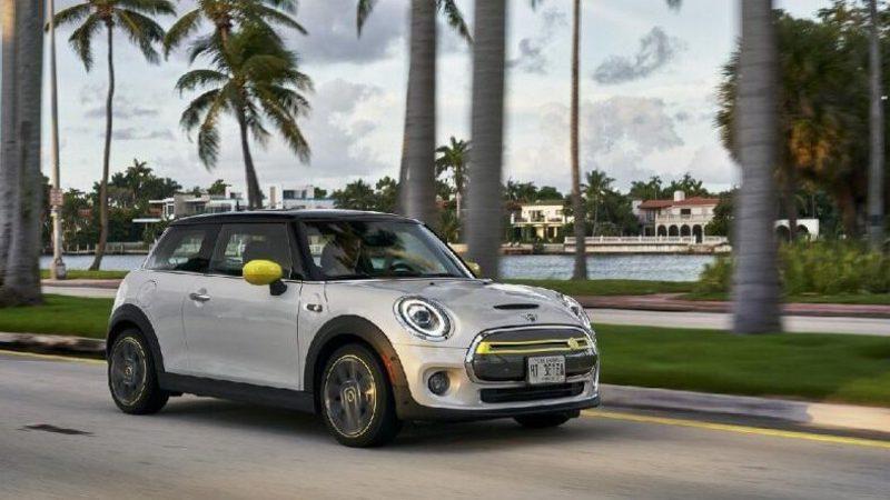 MINI’nin Tam Elektrikli Modeli Cooper SE, İlk Türk Sahibine Teslim Edildi