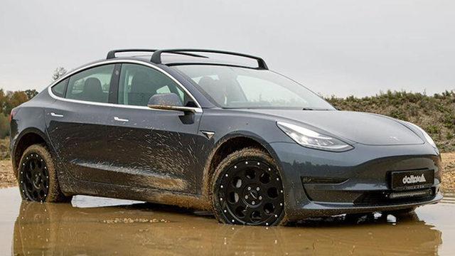 Bir Modifiye Ekibi, Tesla Model 3’ü Arazi Aracına Dönüştürdü