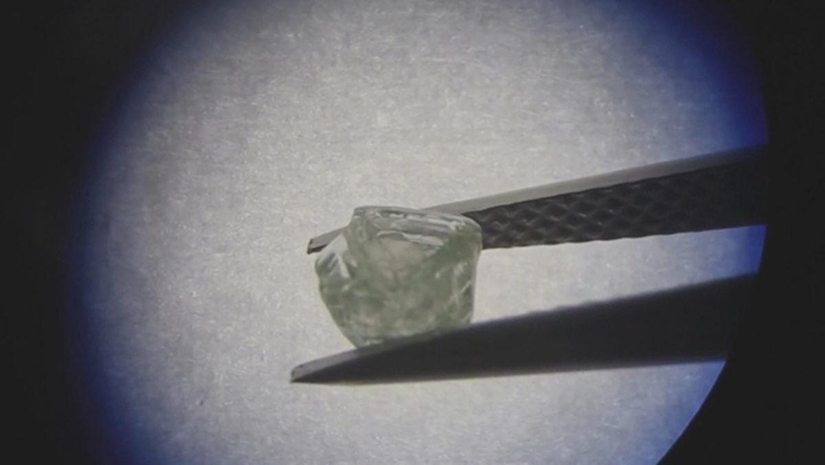 Tahminen 800 Milyon Yıllık, İç İçe Geçmiş İki Elmas Keşfedildi